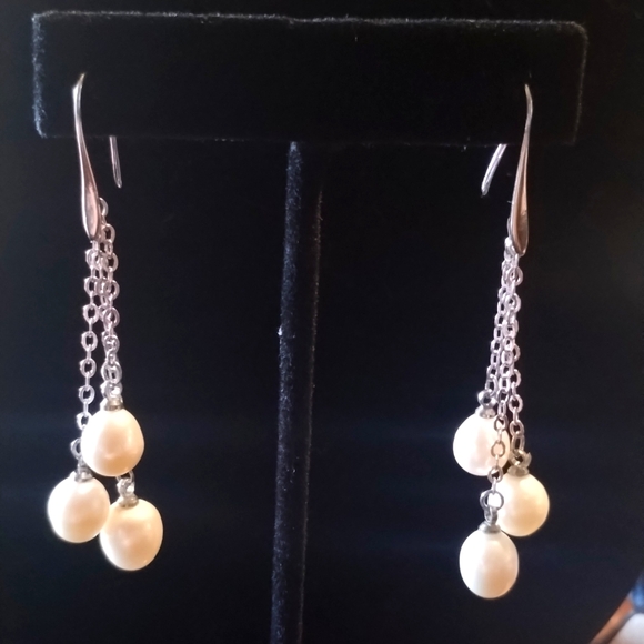 Jewelry - Genuine cultured Pearl long dangle earrings